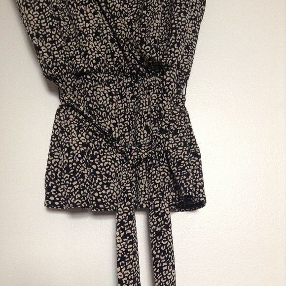 Banana Republic Womens Sleeveless Blouse w/ Tie - Picture 5 of 12